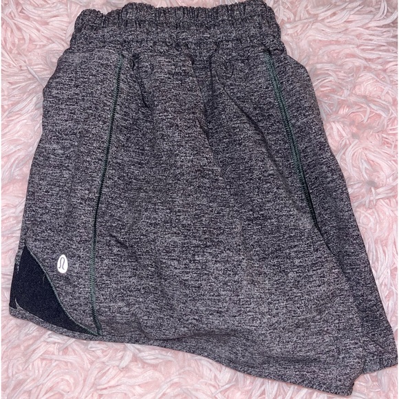 Lululemon Low Rise Hotty Hot Shorts - Picture 1 of 4